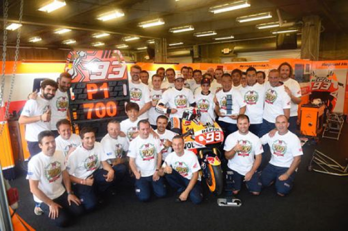 150810-honda-team-700th-motogp-win