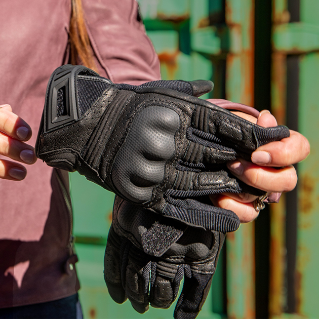 How Motorcycle Gloves Enhance Grip and Control